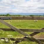 2 Bed In Penrith Oc-90415 *