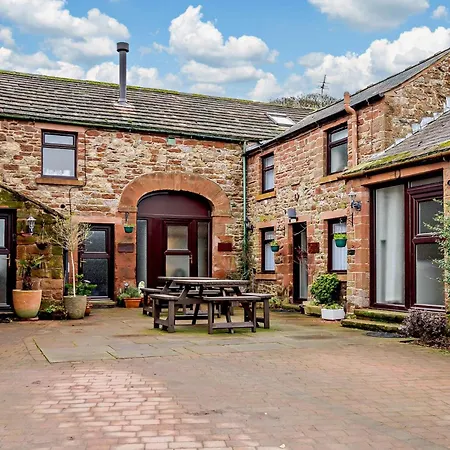 2 Bed In Gamblesby 90415 Holiday home
