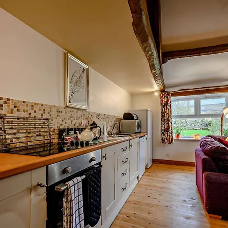 2 Bed In Gamblesby 90415